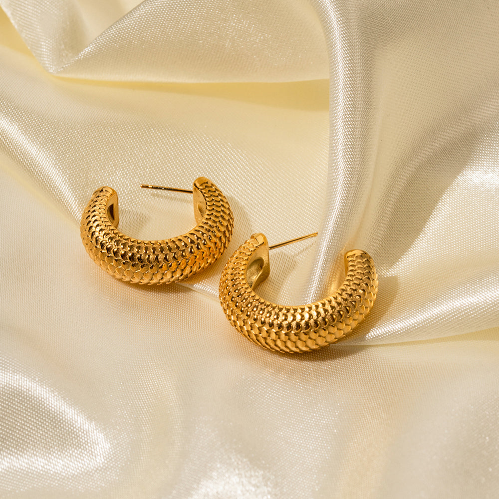 youthwayfashion-gold-fish-scale-hoop-earrings-5