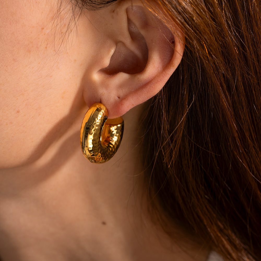 youthwayfashion-gold-chunky-cc-shape-earrings-2