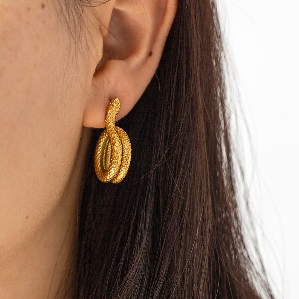 youthwayfashion-serpentine-hoop-earrings-4