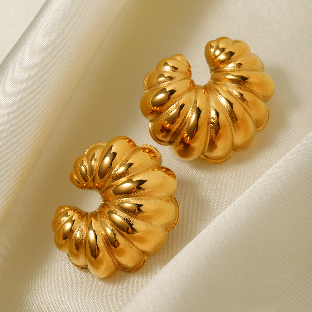 youthwayfashion-croissant-18k-gold-earrings-3