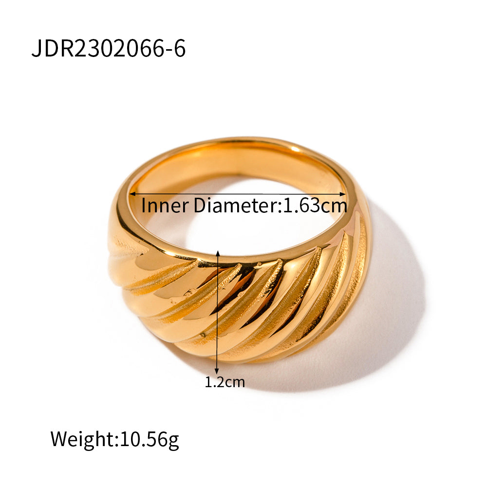 youthwayfashion-croissant-ribbed-statement-ring-5