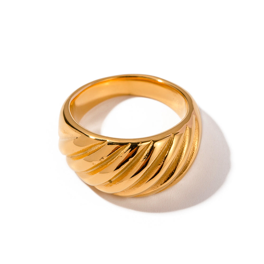 youthwayfashion-croissant-ribbed-statement-ring-1