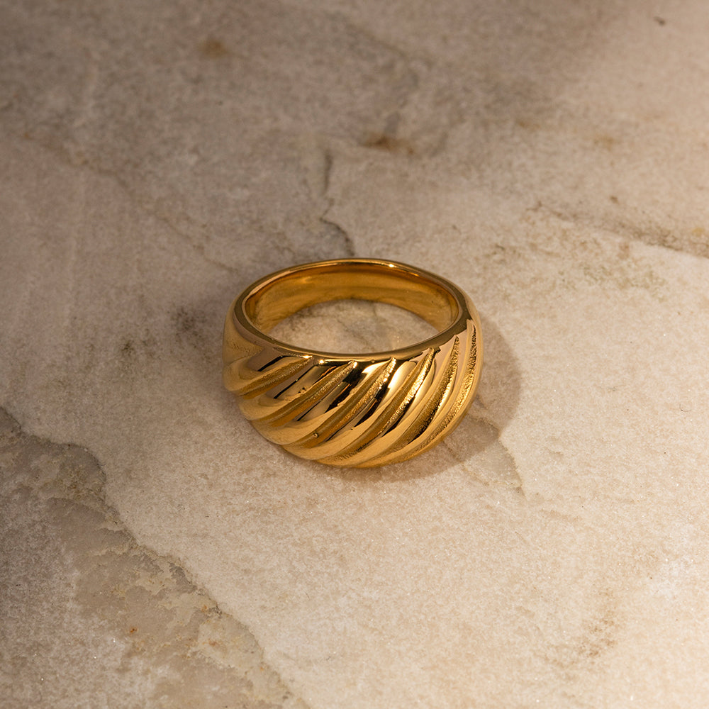 youthwayfashion-croissant-ribbed-statement-ring-4