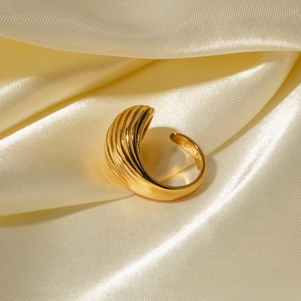 youthwayfashion-gold-plated-texture-teardrop-ring-3