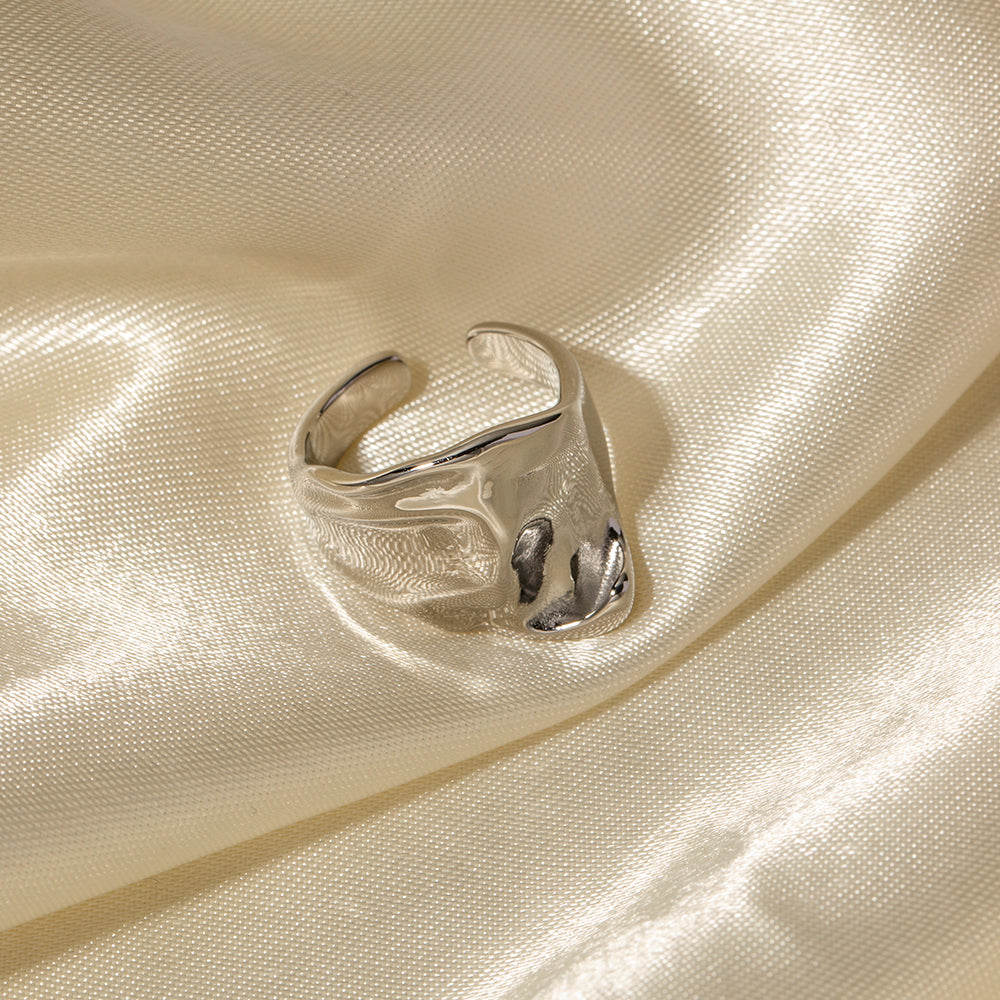 youthwayfashion-silver-shaped-pleated-statement-ring-3