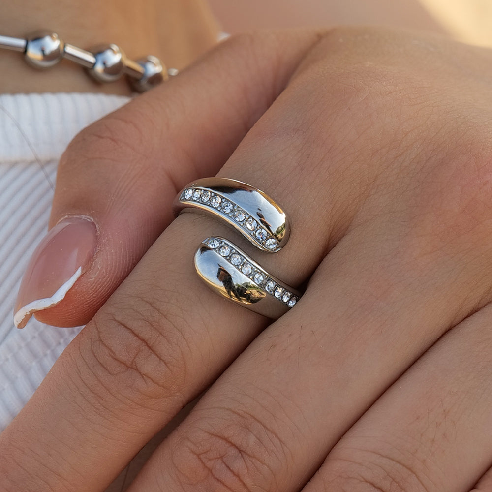 youthwayfashion-silver-teardrop-zirconia-ring-2