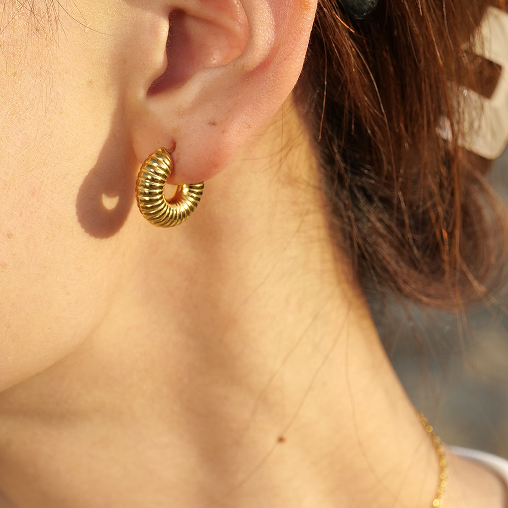 youthwayfashion-small-snail-shell-stud-earrings-2